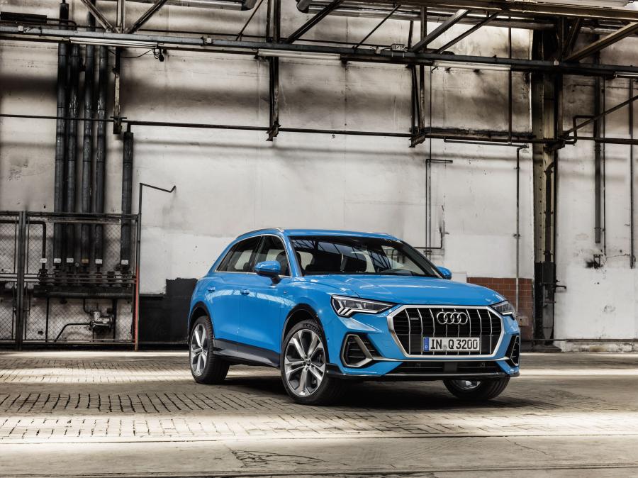  Audi Q3 45 TFSI Quattro S-Line 2018 года  (WW) (фото 16 из 56)